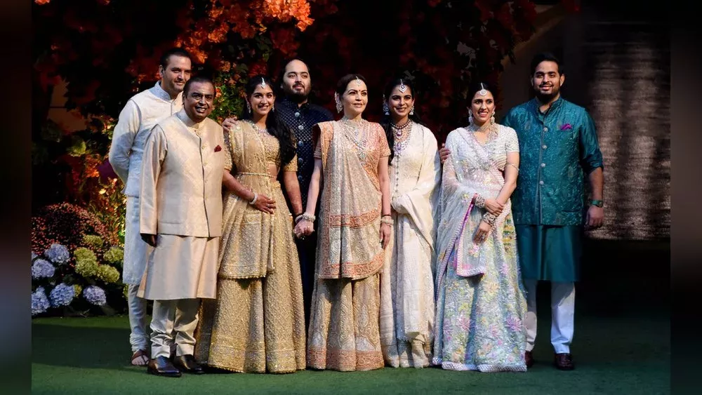 Mukesh Ambani: Mit seiner Familie feiern Rihanna, Trump und Zuckerberg