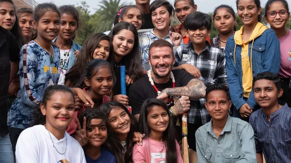 Reise durch Indien: So macht sich David Beckham am Cricketschläger