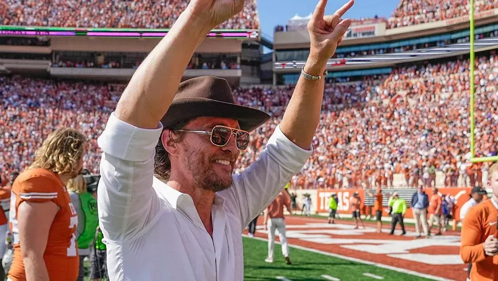 An seinem Geburtstag: Matthew McConaughey peitscht Footballteam zum Sieg