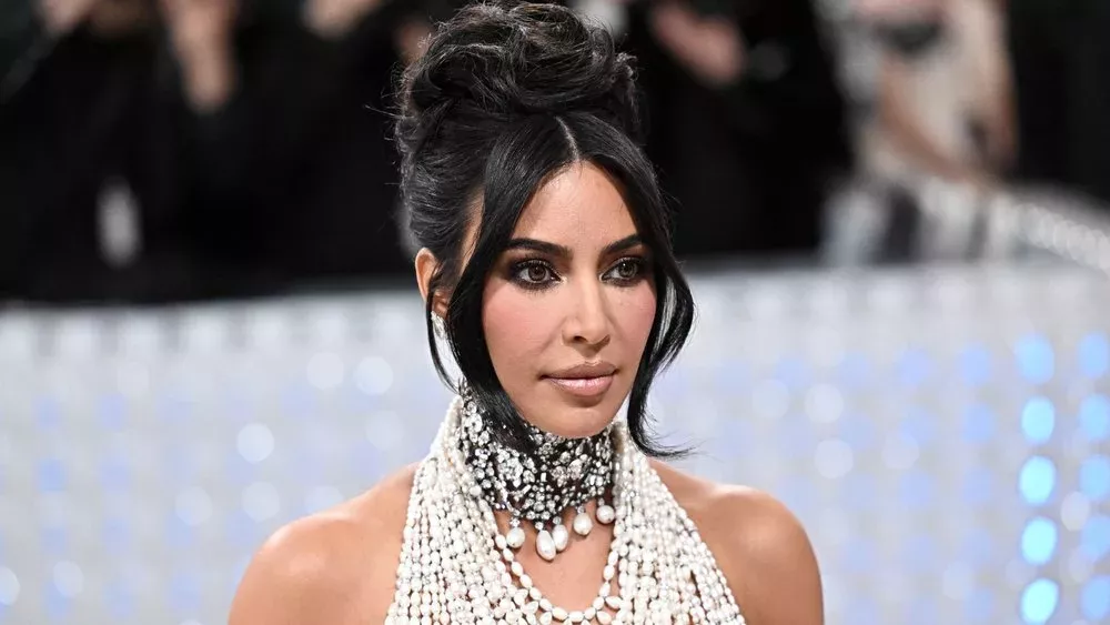 Kim Kardashian: Lagerfelds Katze Choupette setzt zu fauchender Attacke an
