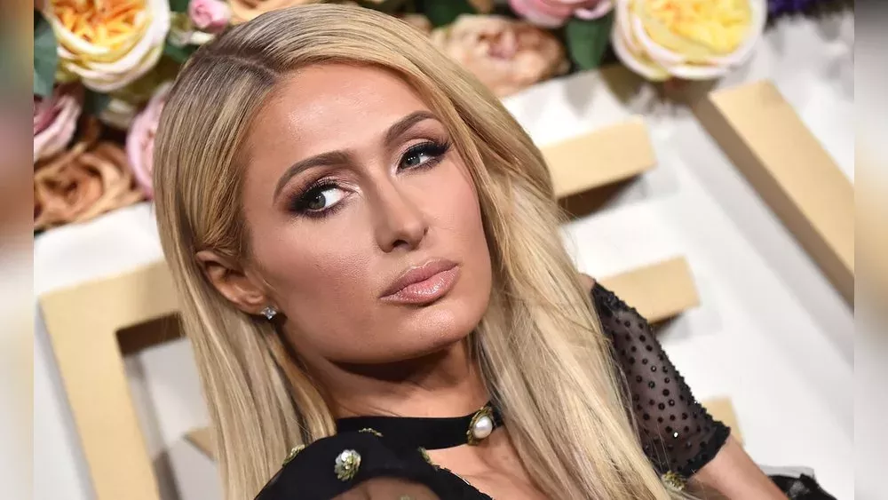 Paris Hilton wehrt sich gegen negative Kommentare über das Aussehen ihres Sohnes