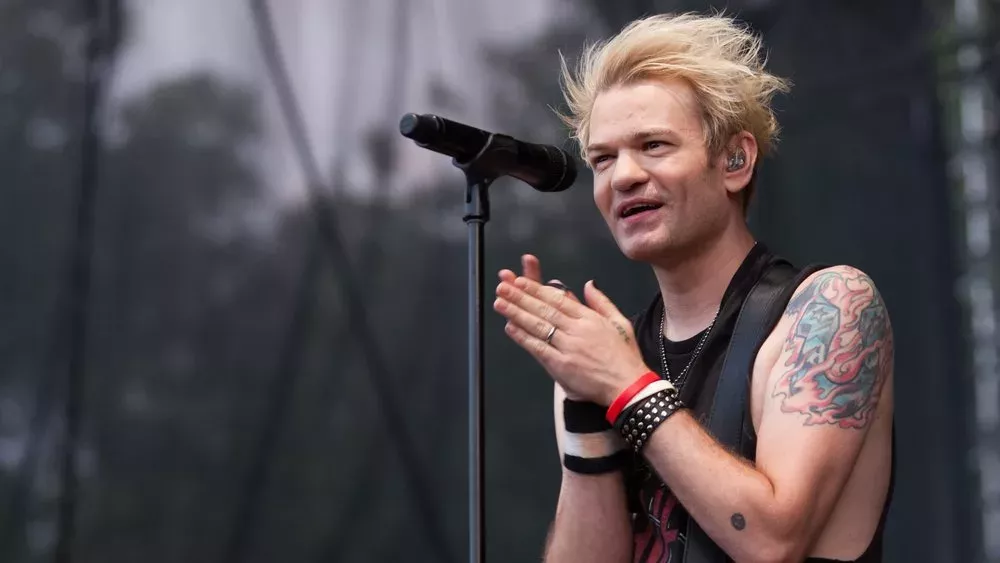 Sum-41-Frontmann Deryck Whibley liegt im Krankenhaus