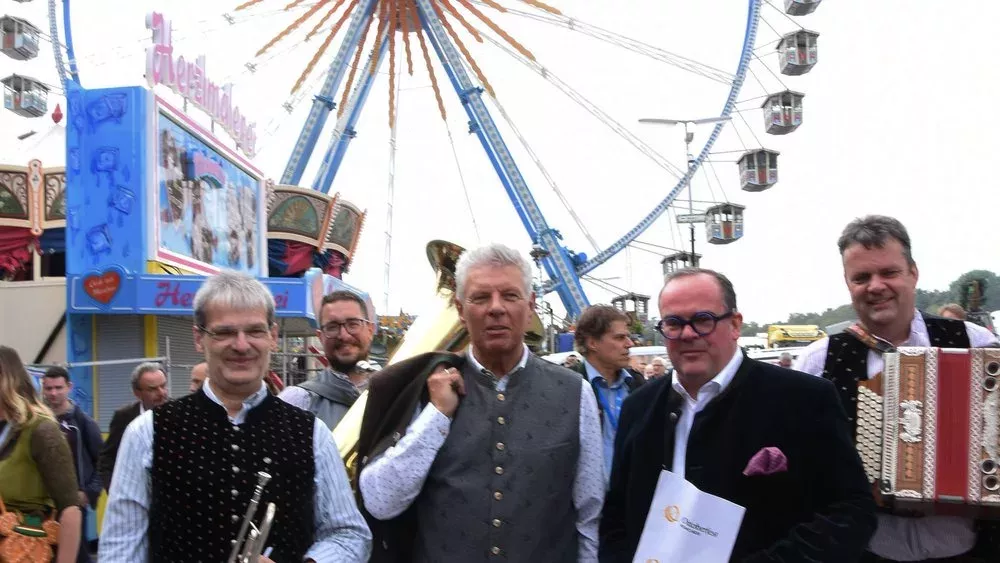 Promis feiern mit: Dieter Reiter eröffnet das Oktoberfest 2023