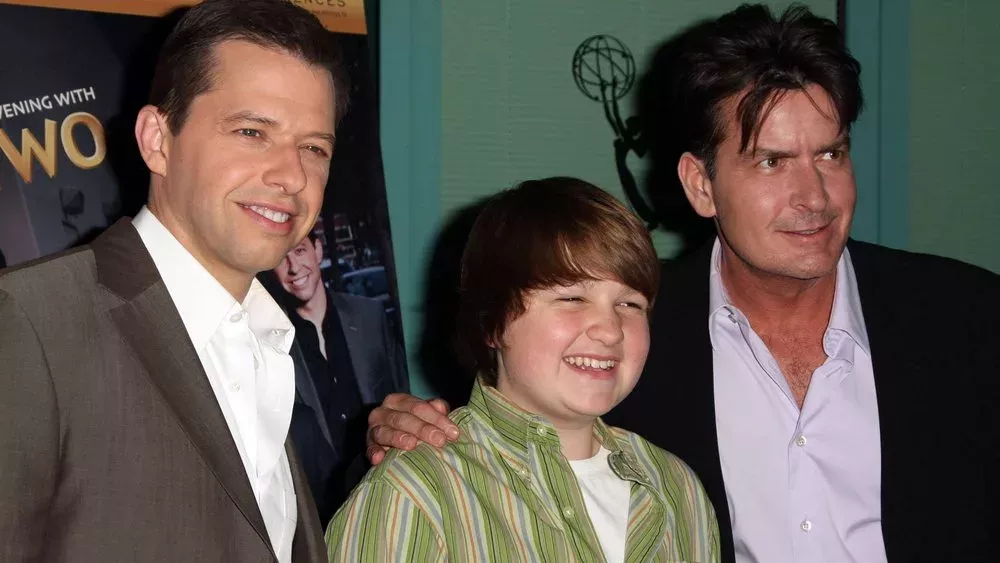 Angus T. Jones gesichtet: "Two and a Half Men"-Star kaum zu erkennen