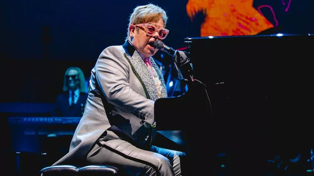 Nach Sturz: Elton John muss Nacht im Krankenhaus verbringen