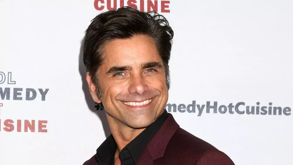 John Stamos: Mit 60 zeigt er sich nackt unter der Dusche