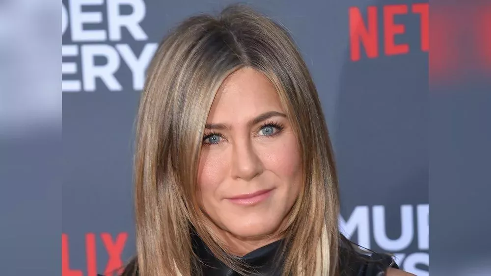Jennifer Aniston: Warum Adam Sandler ihr Blumen zum Muttertag schickt