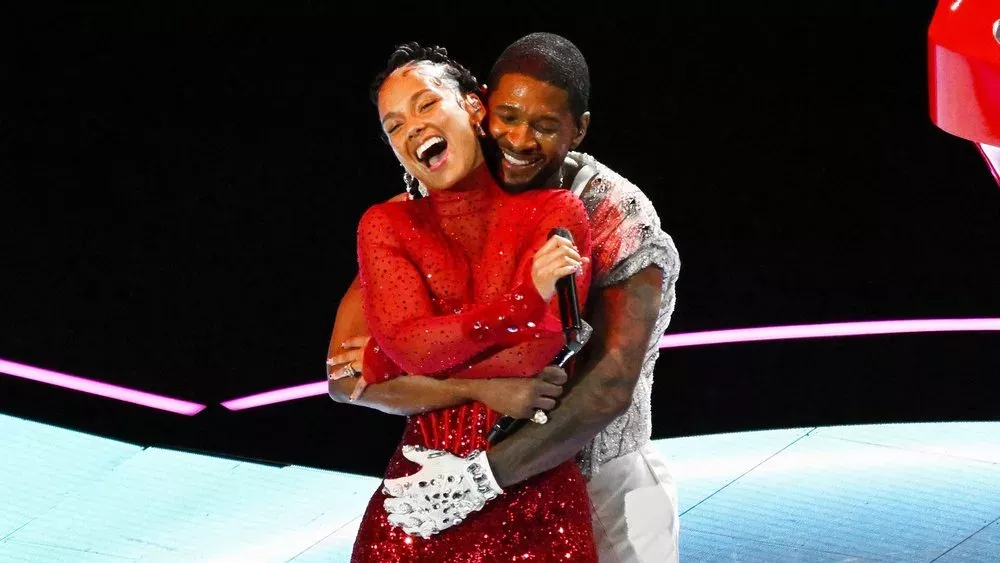 Halbzeitshow beim Super Bowl: Usher kuschelt mit Alicia Keys