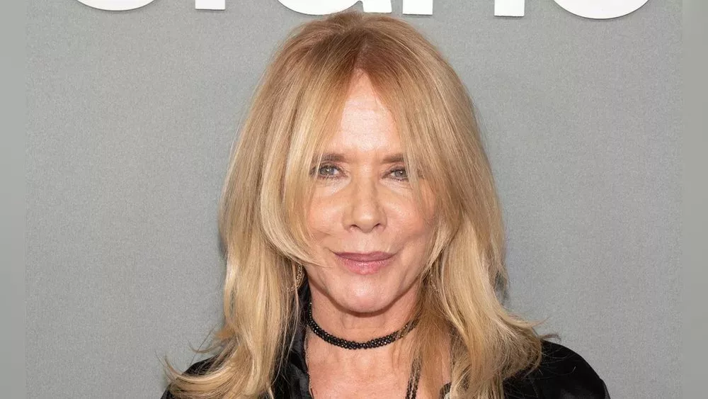 Rosanna Arquette kracht mit ihrem Auto in ein Einkaufszentrum