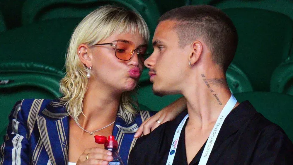 Wimbledon: Romeo Beckham turtelt mit Freundin Mia Regan
