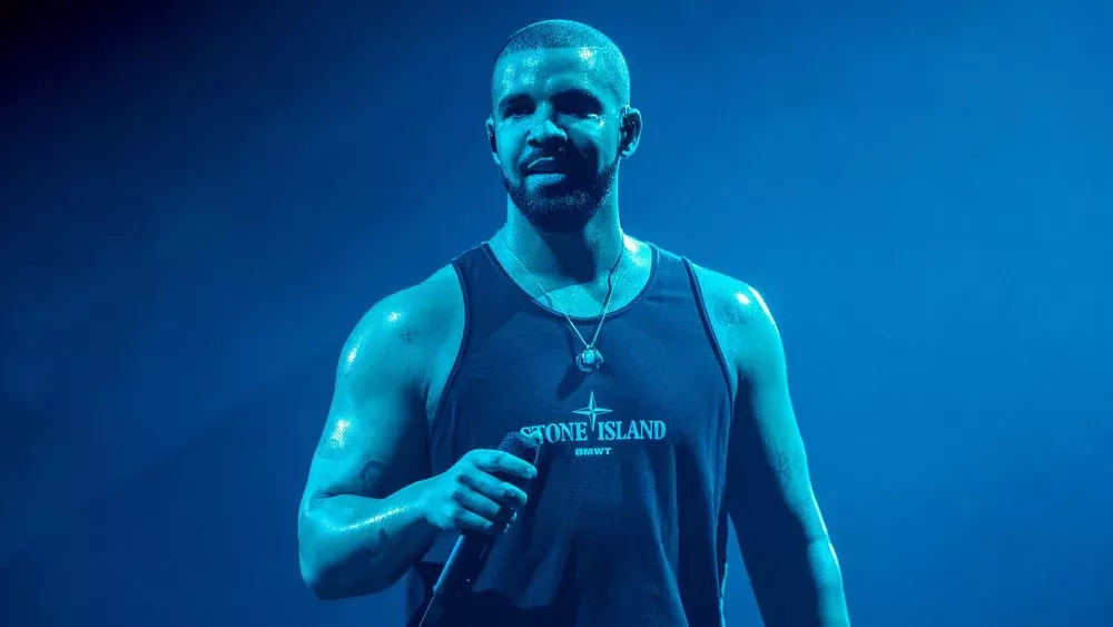 Wurfgeschoss-Attacke bei Konzert: Rapper Drake mit Handy beworfen