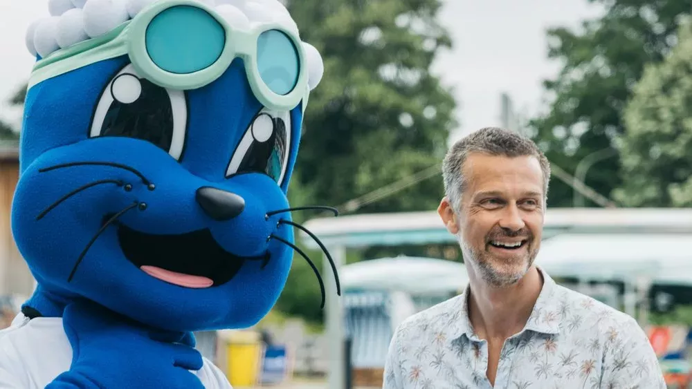 Wayne Carpendale: Sohn Mads ist schon eine richtige Wasserratte