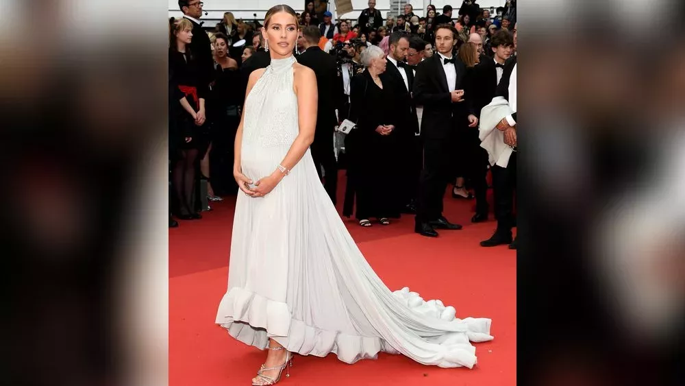 Mit Babybauch in Cannes: Claire Holt erwartet Kind Nummer drei