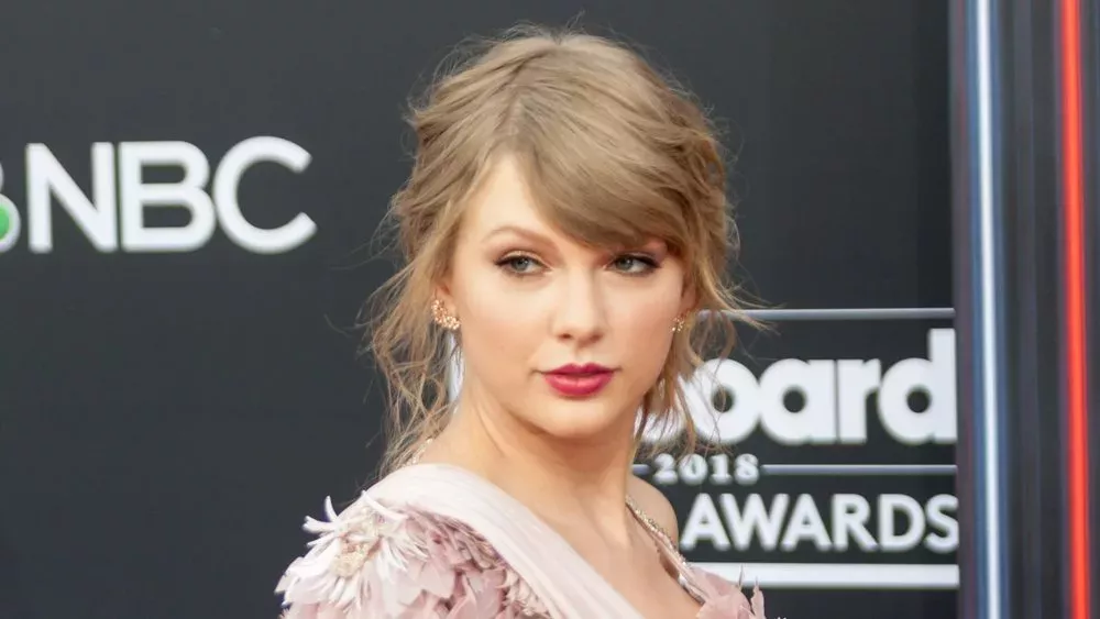 Taylor Swift droht Studenten, der ihre Flüge verfolgt, Klage an