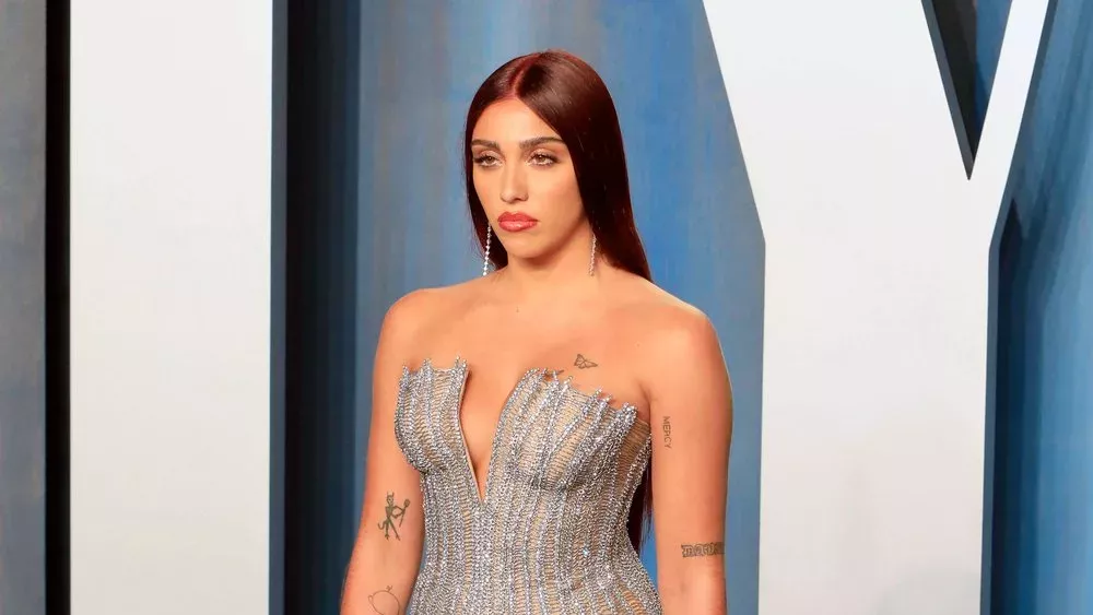 Madonnas Tochter Lourdes Leon räkelt sich in durchsichtigem Catsuit