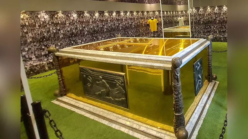 Mit Kunstrasen: Pelés Mausoleum erinnert an Fußballstadion