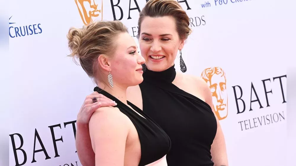 Kate Winslet strahlt mit Tochter Mia bei den BAFTA TV Awards