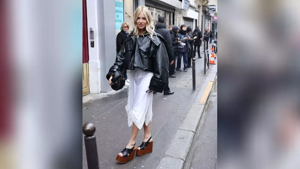Sienna Miller zeigt sich nach der Geburt bei Pariser Fashion Week