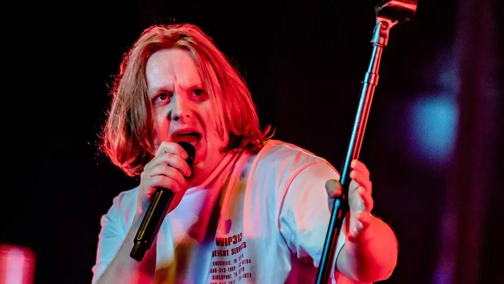 Gesundheitliche Probleme: Muss Lewis Capaldi mit der Musik aufhören?