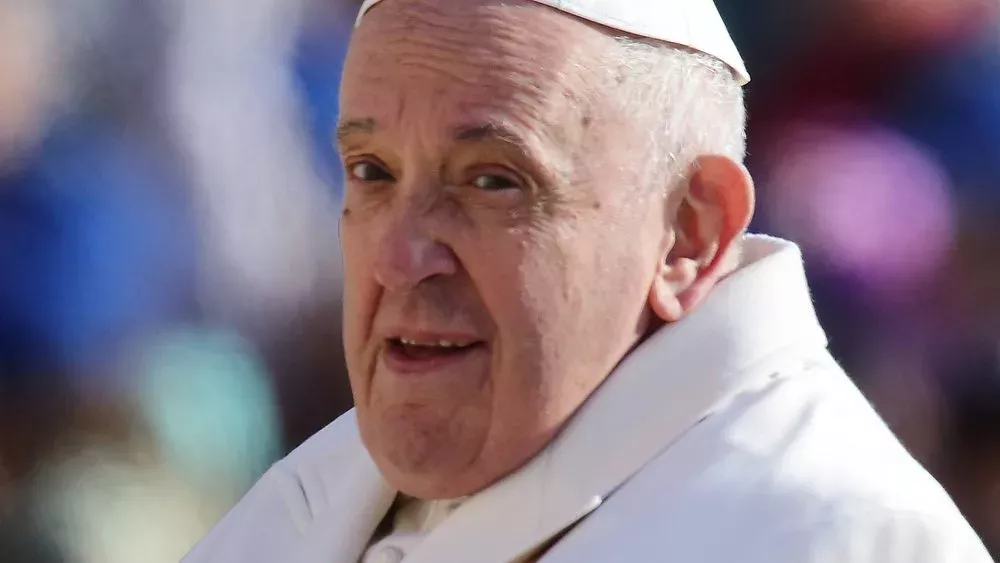 Papst Franziskus liegt mit Atemwegsinfektion im Krankenhaus