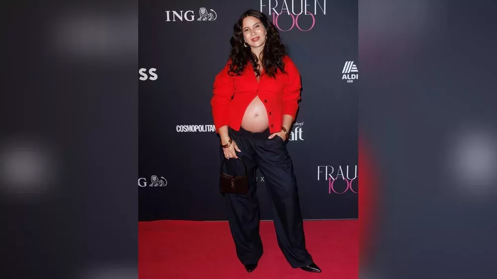 Chryssanthi Kavazi: Mit nacktem Babybauch auf dem roten Teppich