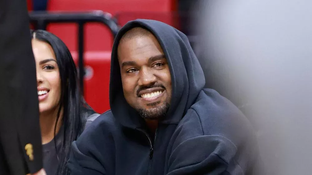 Hat Kanye West wirklich seine Zähne komplett entfernen lassen?