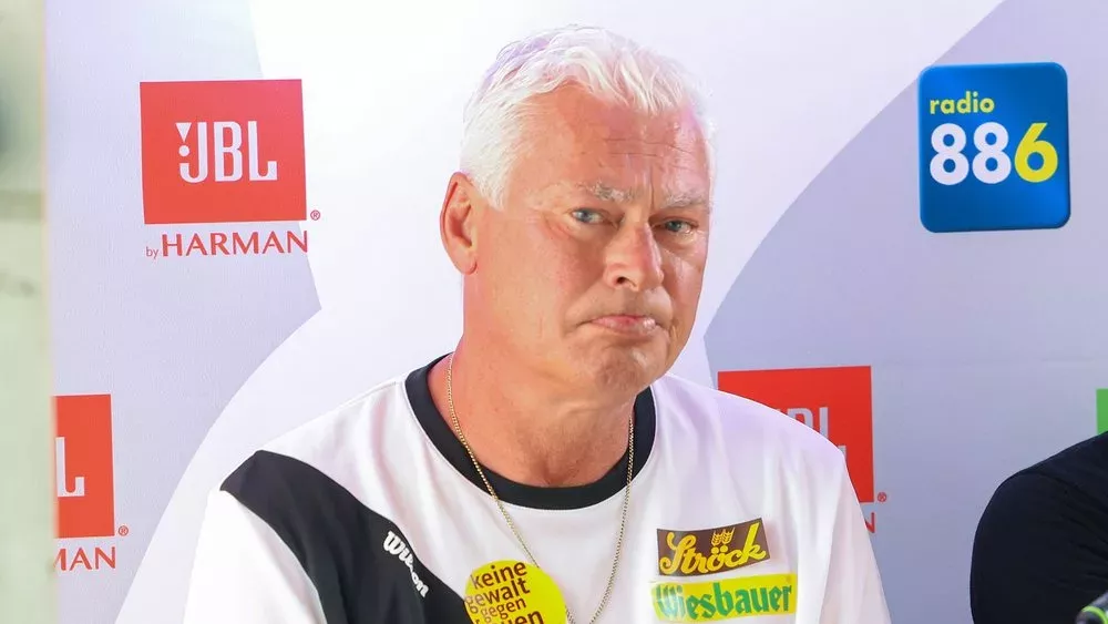 Toni Polster nach Magendurchbruch erfolgreich operiert