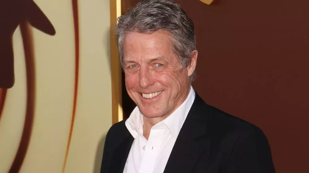 Liebevolle Geste: Hugh Grant verteilt Mahlzeiten an Senioren