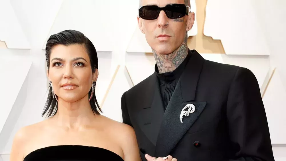 Kourtney Kardashian und Travis Barker teilen erste Baby-Fotos