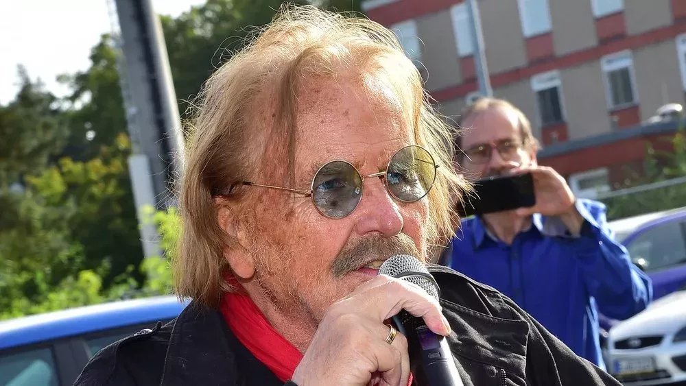 Frank Zander nimmt per Video an seiner Obdachlosenspeisung teil