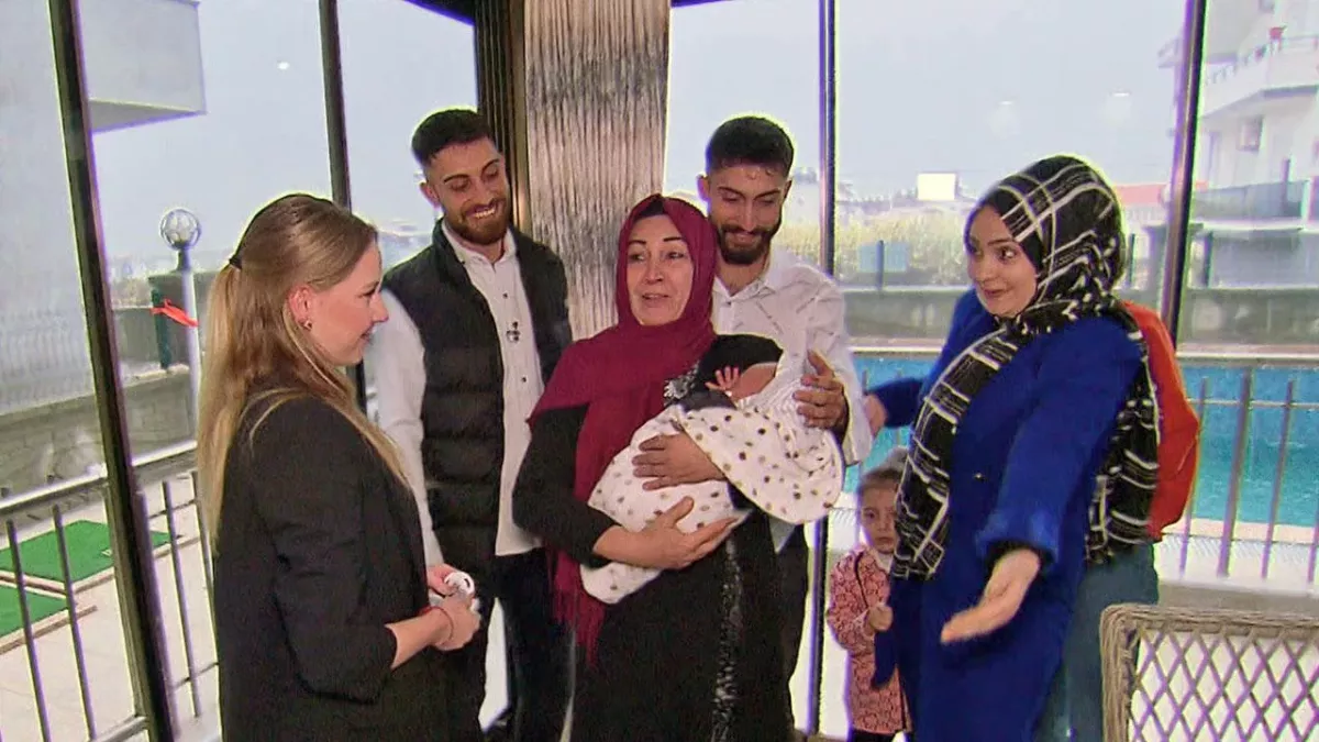 Die Familie von Servet möchte endlich ihr Enkelkind Aurelio kennenlernen.