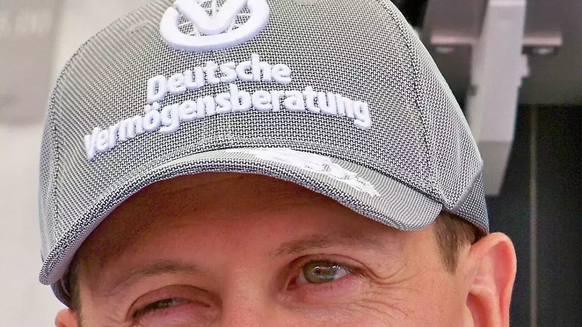Michael Schumacher Berkedip (Cropped)
