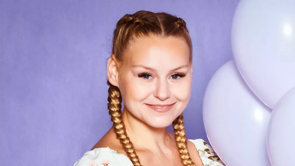 Sarah-Jane Wollny, Bestellungen, SheIn