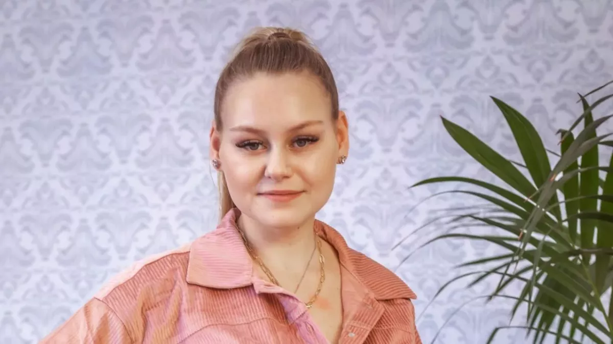 Sarah-Jane Wollny, Job gekündigt