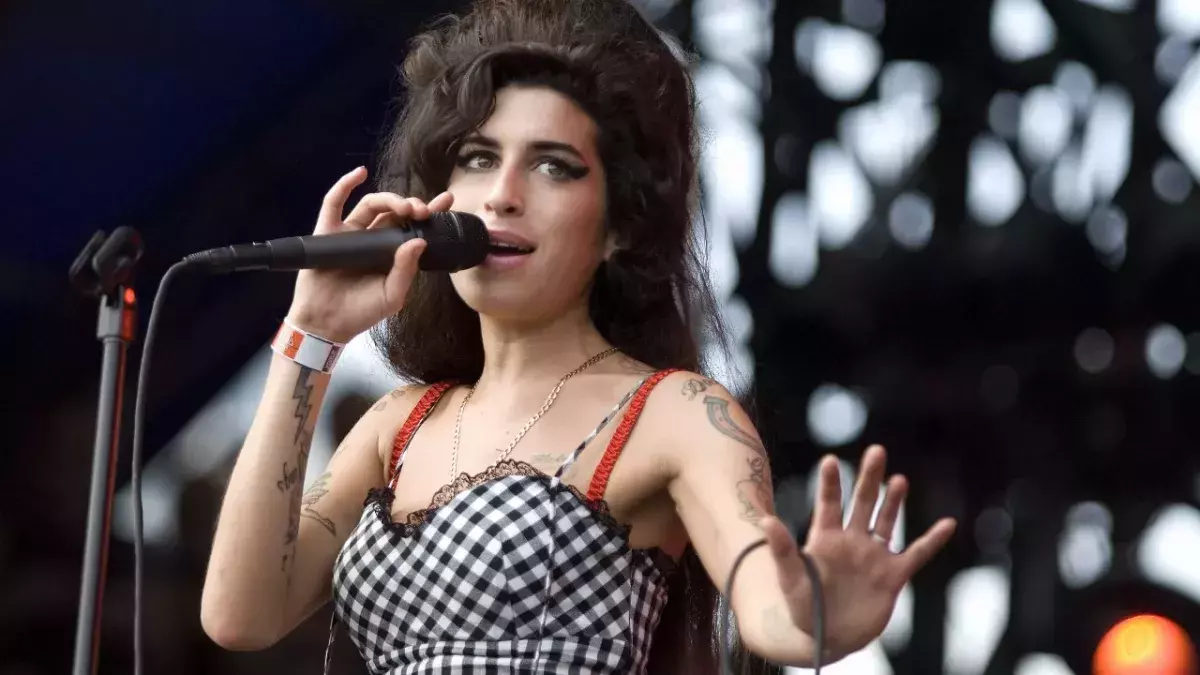 Bei einer Auktion ist das Andenken von Amy Winehouse versteigert worden