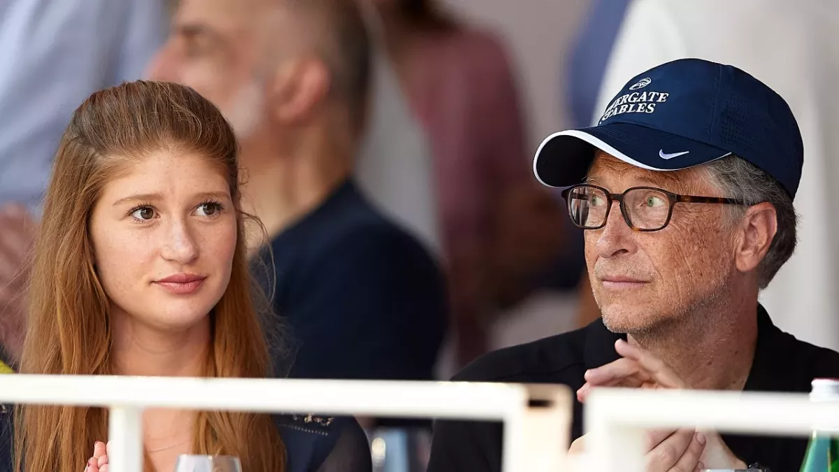 Bill Gates' Tochter scherzt über ihre Impfung: Kein Chip implantiert