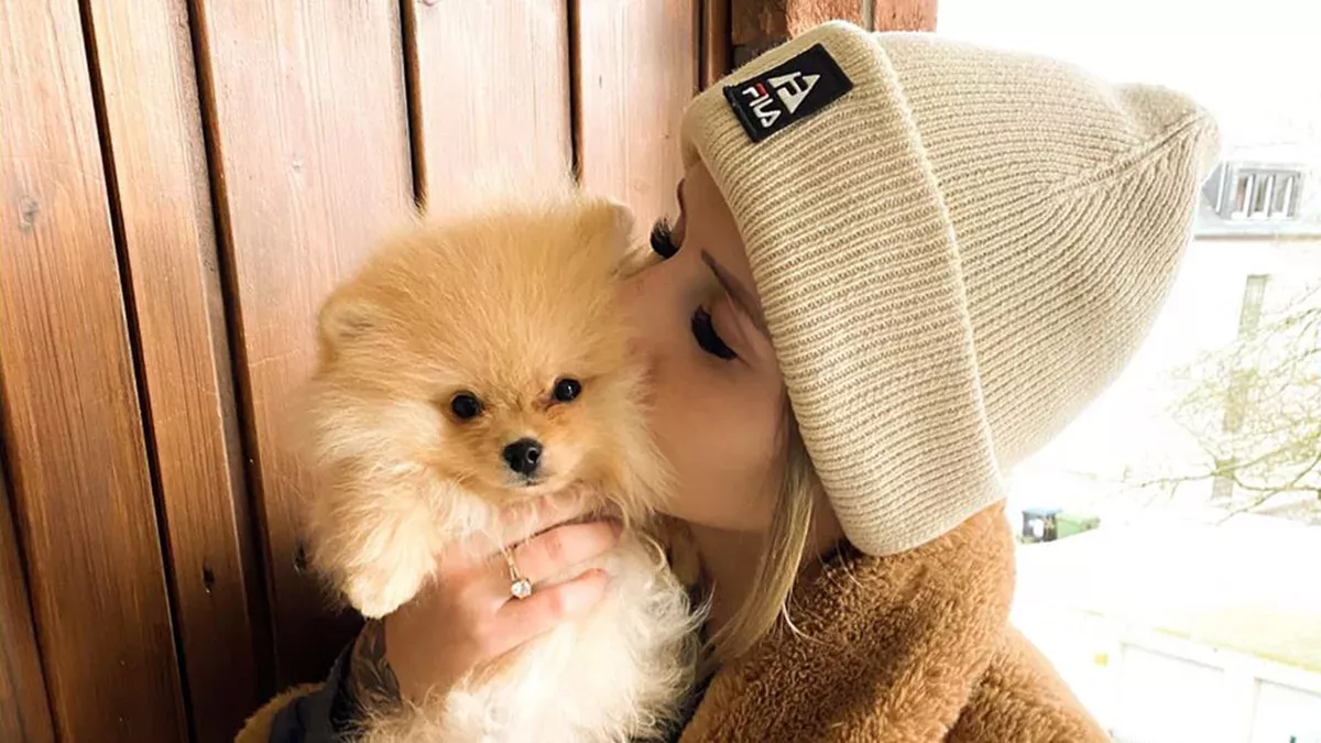Carina Spack mit ihrem ehemaligen Hund
