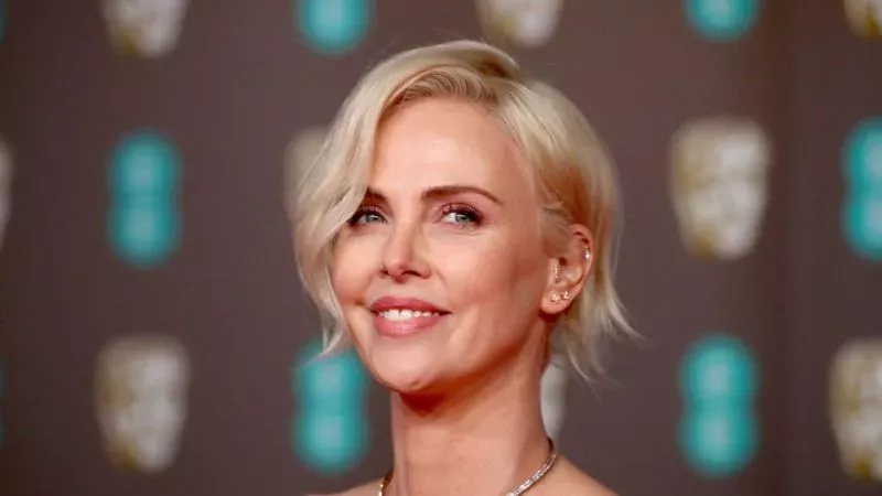 Charlize Theron im umwerfenden Outfit bei den BAFTA 2020
