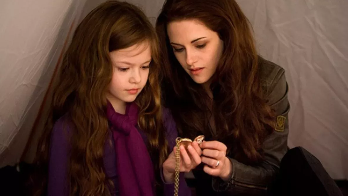 10 Jahre nach Twilight trifft Kristen Stewart "ihre Tochter" wieder!