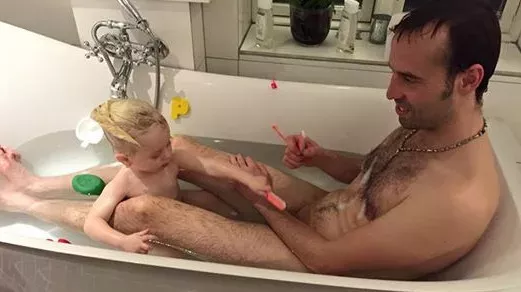 Dieses Foto von einem Vater und seiner kleinen Tochter löst ein Erdbeben aus!