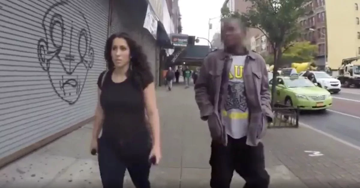 Was diese Frau durchmachen muss, wenn sie durch die Stadt geht, ist schrecklich