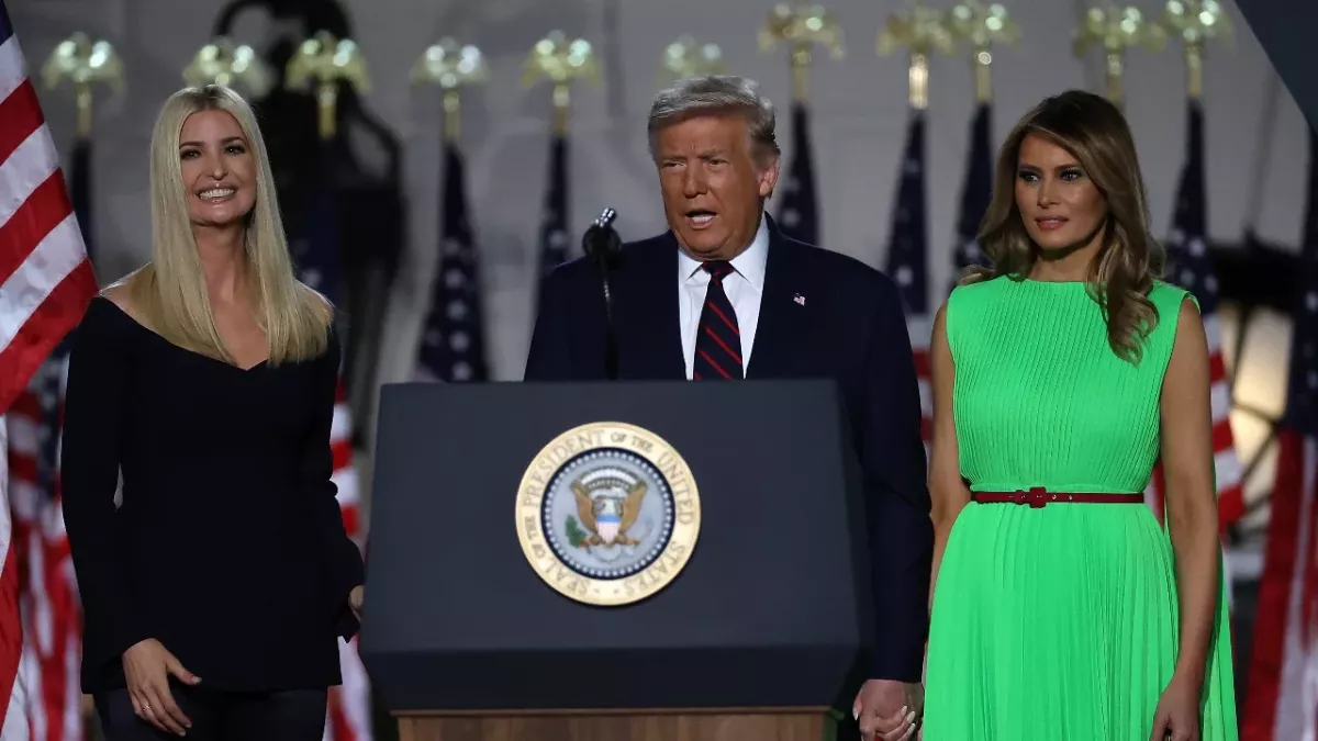 "Donald würde sich für Ivanka entscheiden": Melania Trumps Schicksal ist besiegelt 