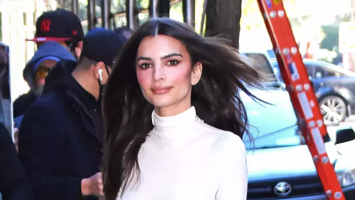 Emily Ratajkowski
