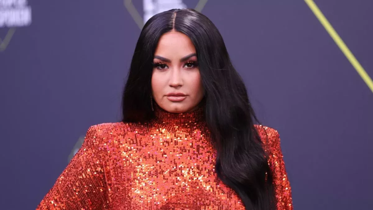 "Er hat mich buchstäblich wie tot liegen lassen": Demi Lovato spricht offen über ihre Vergewaltigung 