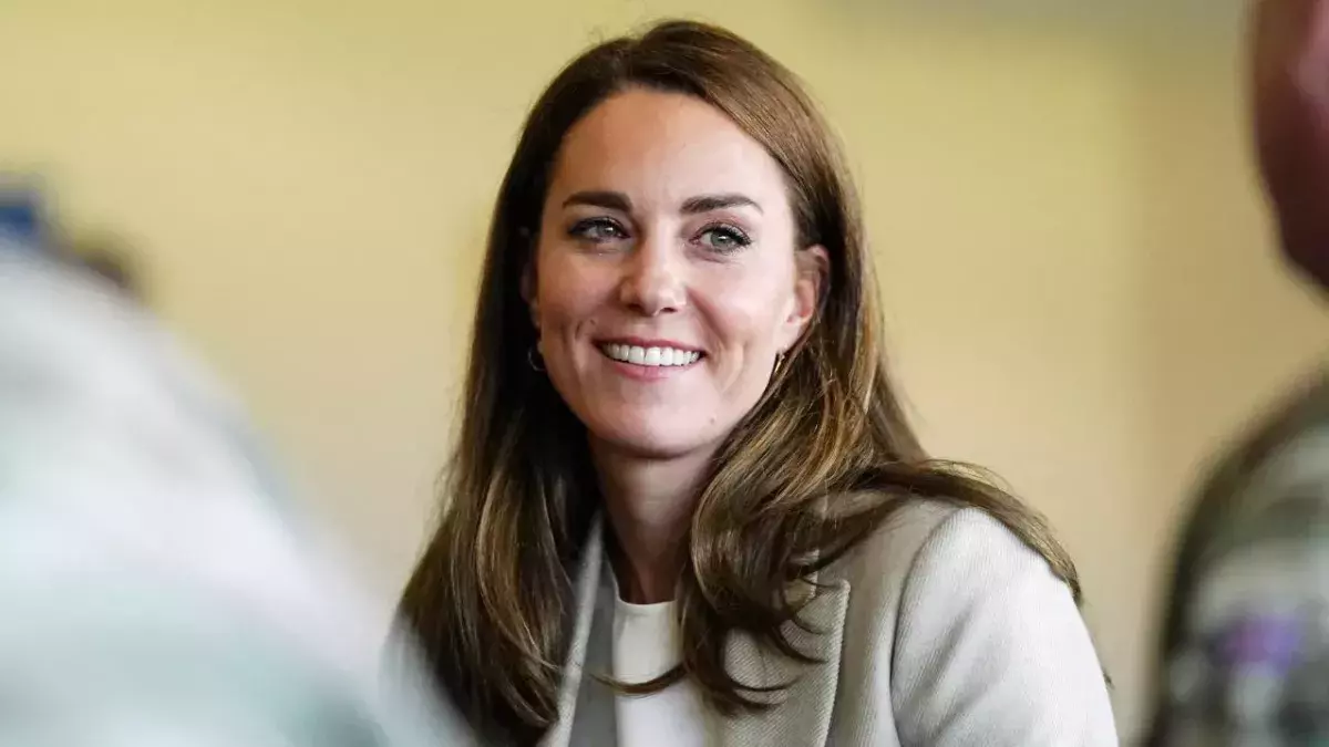 Herzogin Kate meldet sich mit einem stilsicheren Outfit zurück. 