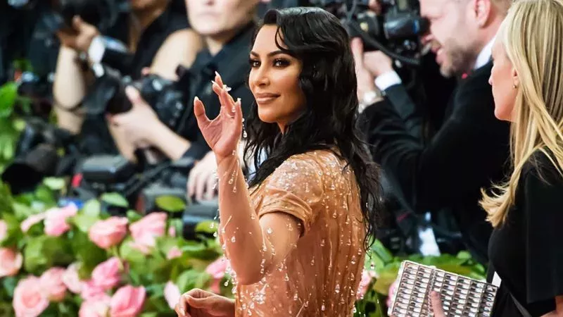 Kim K. in ihrem Wetlook-Kleid