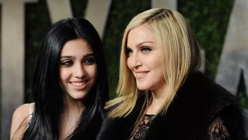 Lourdes und Mama Madonna