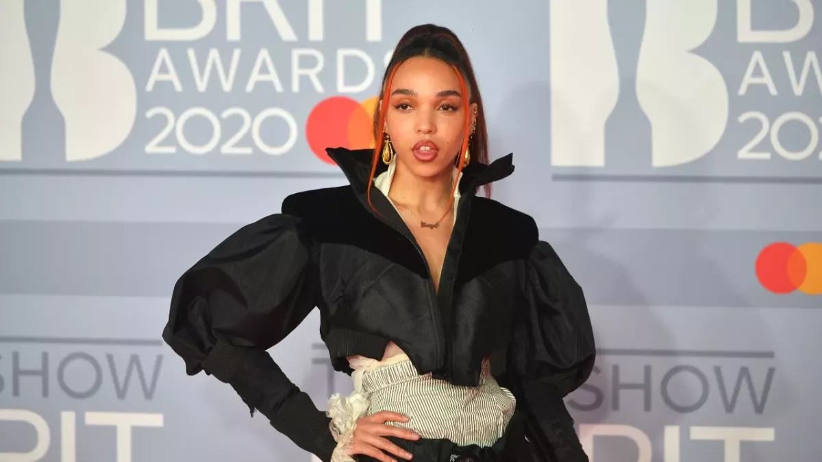 "Mit Affen verglichen": FKA Twigs rassistisch beleidigt