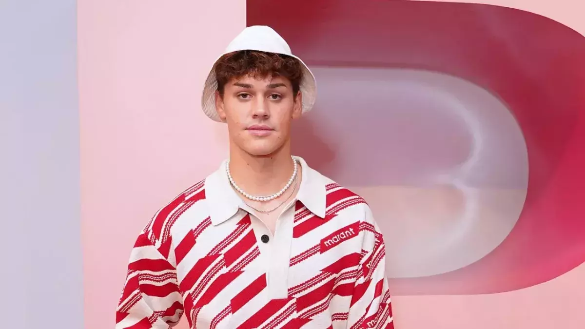 Noah Beck postet süße Fotos zum Jahrestag mit Dixie d'Amelio