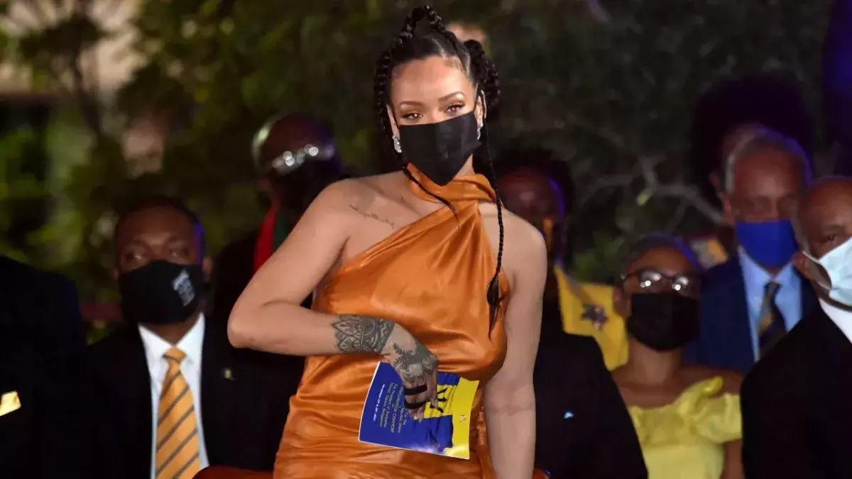 Rihanna: Versteckt sie hier ihren Baby-Bauch